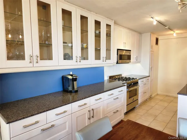 $660,000 | 18-15 215th Street, Unit 6M | Bay Terrace