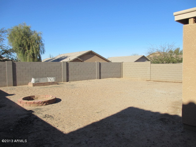 43500 West Magnolia Road Maricopa, AZ 85138 - Photo 31 of 35 a backyard of a house