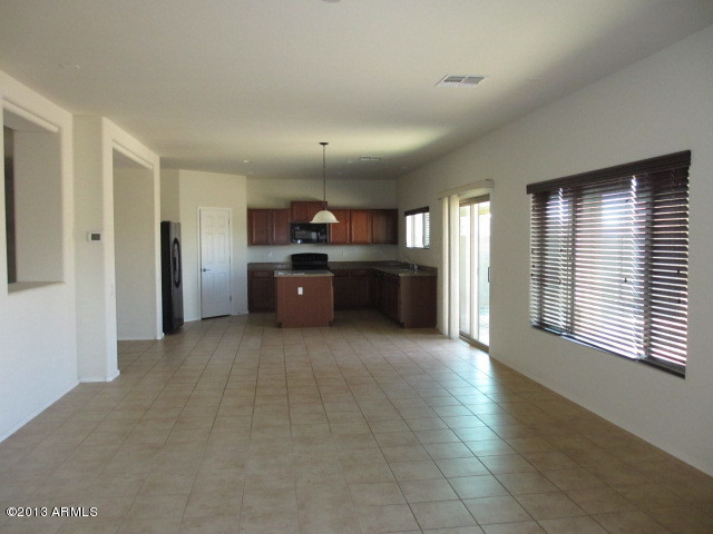 43500 West Magnolia Road Maricopa, AZ 85138 - Photo 10 of 35 a big room with closet and windows