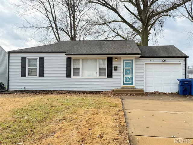 $1,200 | 854 Loekes Drive, Florissant, MO 63031