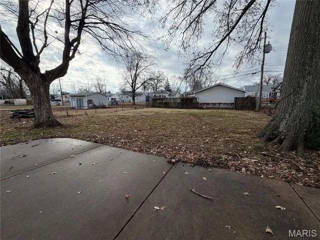 $1,200 | 854 Loekes Drive, Florissant, MO 63031