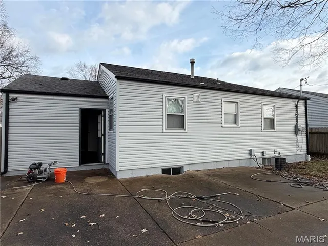 $1,200 | 854 Loekes Drive, Florissant, MO 63031