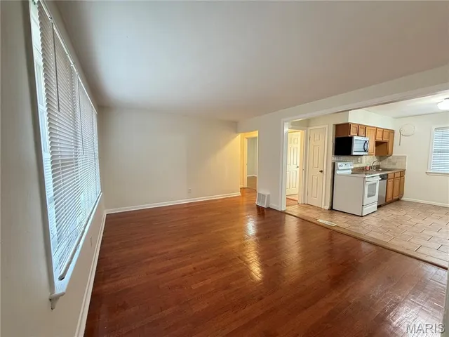 $1,200 | 854 Loekes Drive, Florissant, MO 63031