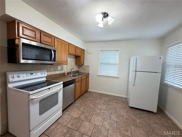 $1,200 | 854 Loekes Drive, Florissant, MO 63031