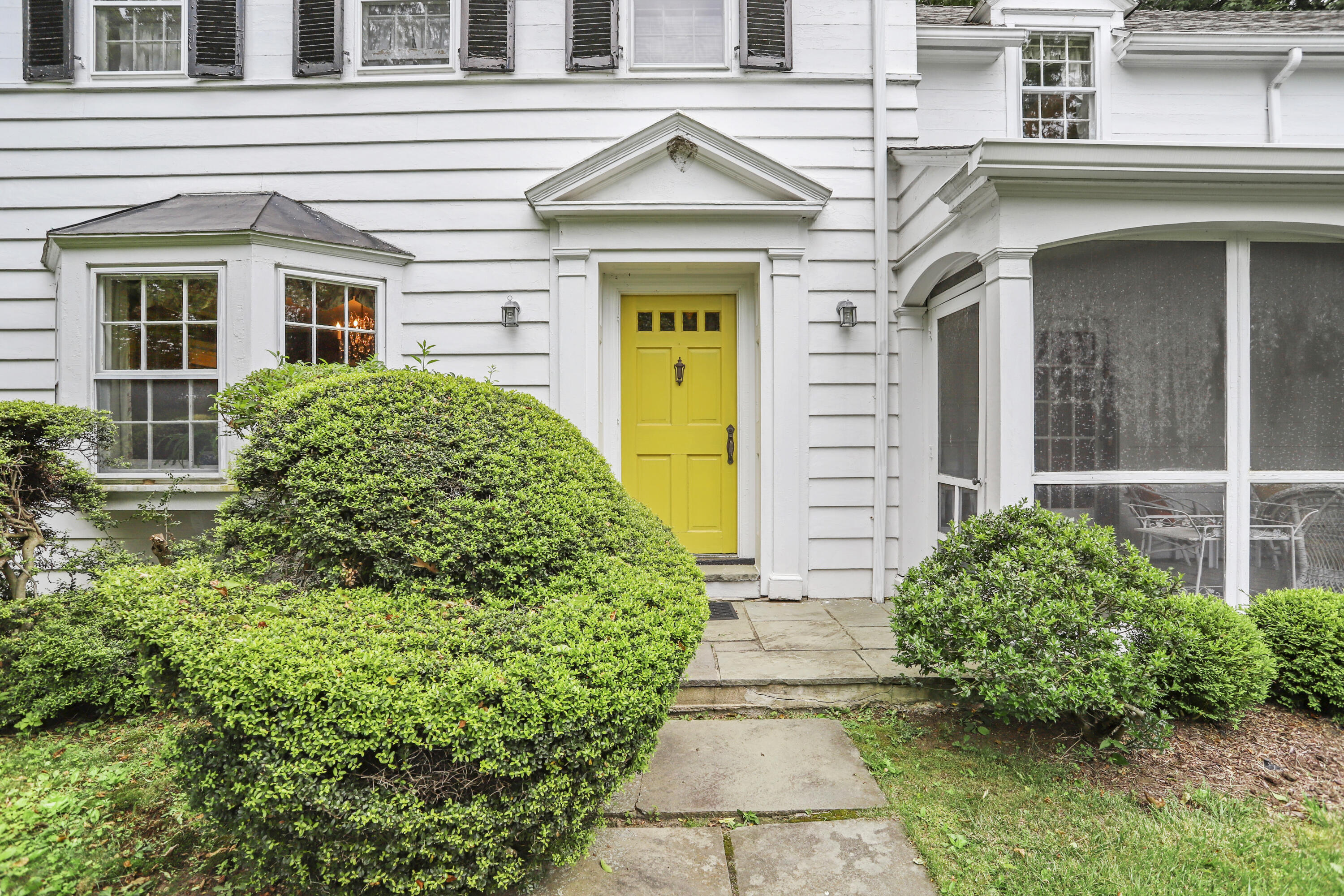 165 Colonial Road New Canaan, CT 06840 - Photo 4 of 37 front view of a house