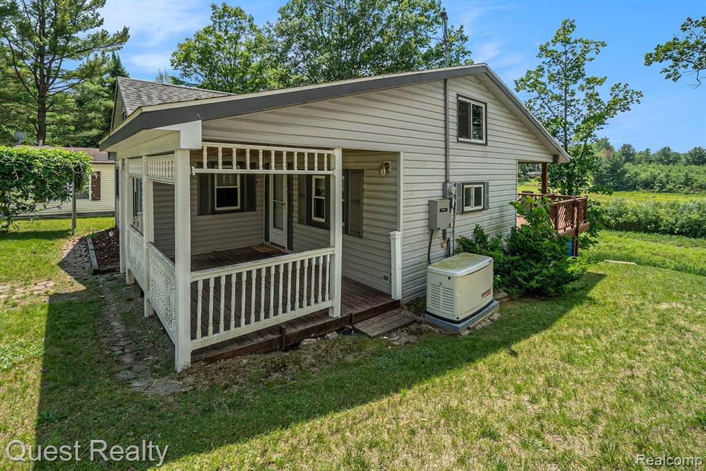 2142 Walter Road Beaverton, MI 48612 - Photo 3 of 35