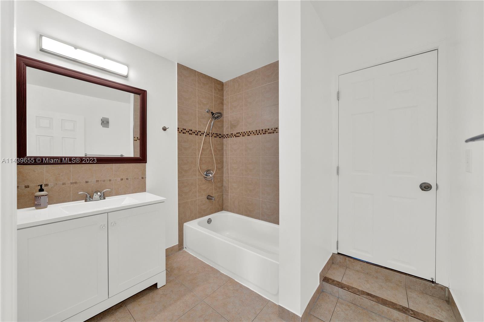 41 Virginia Road West Park, FL 33023 - Photo 10 of 23 Gallery Image 10