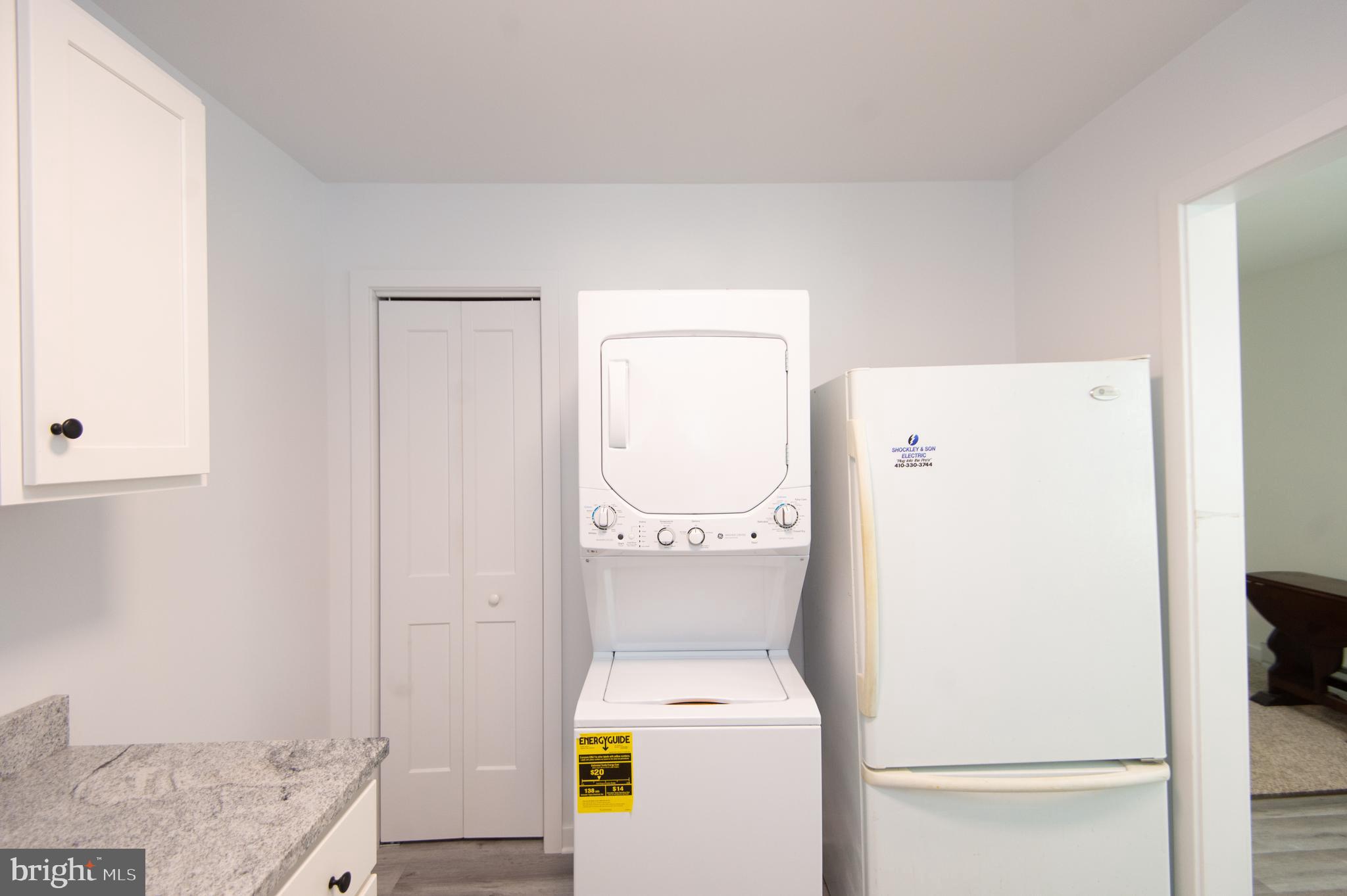 904 Oakley Terrace Cambridge, MD 21613 - Photo 11 of 30 a utility room with dryer and washer