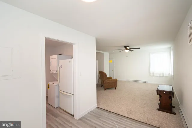 a view of livingroom with furniture