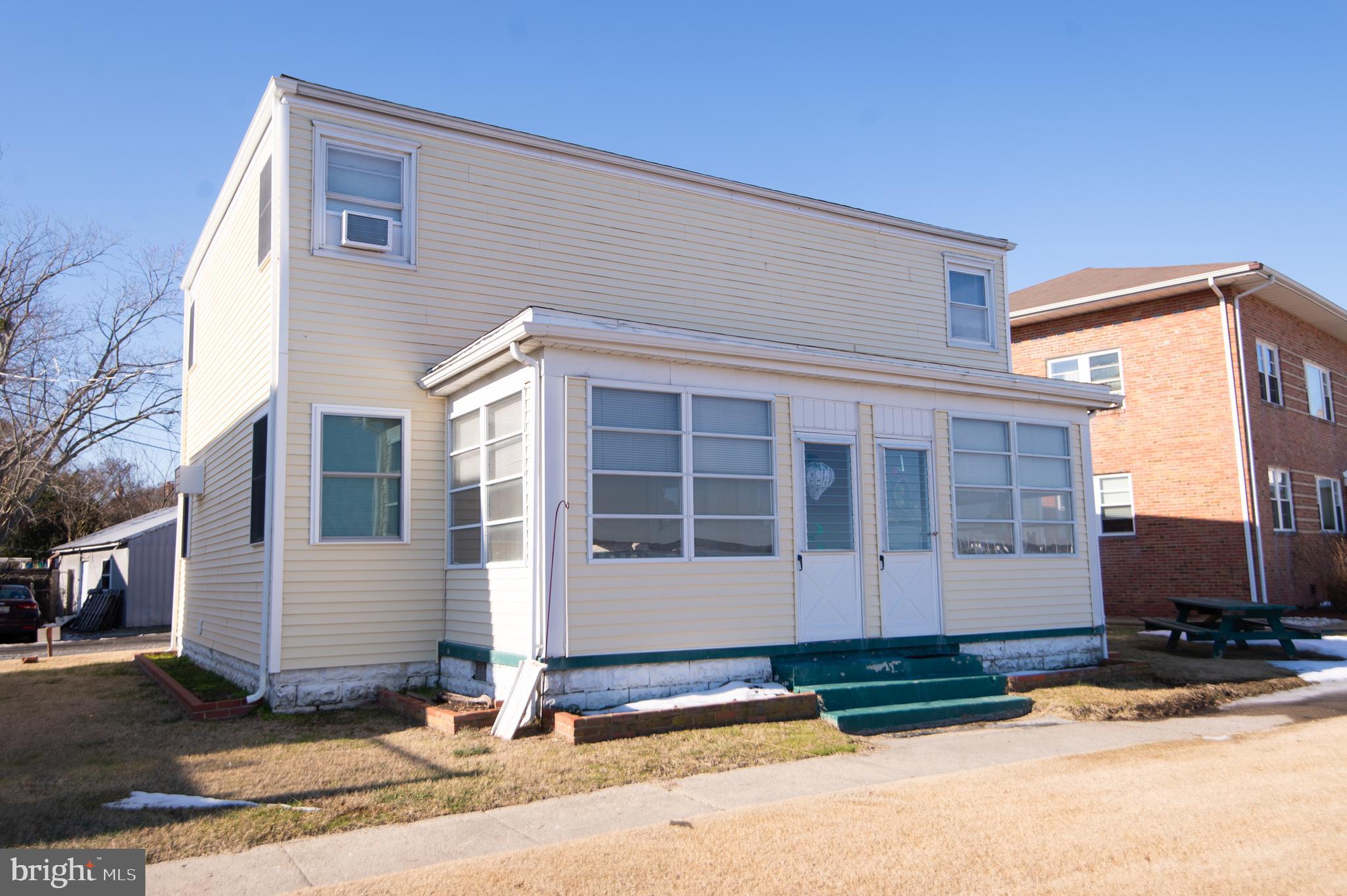 904 Oakley Terrace Cambridge, MD 21613 - Photo 2 of 30 a view of wooden house