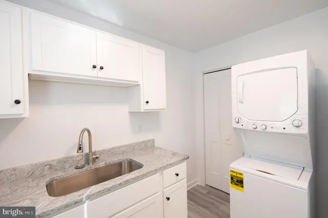 a close view of sink and tap