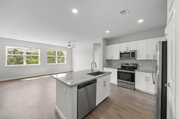 $1,349 | 1575 League Line Road, Unit B1, Conroe, TX 77304