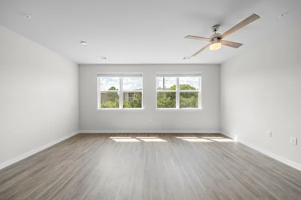 $1,349 | 1575 League Line Road, Unit B1, Conroe, TX 77304