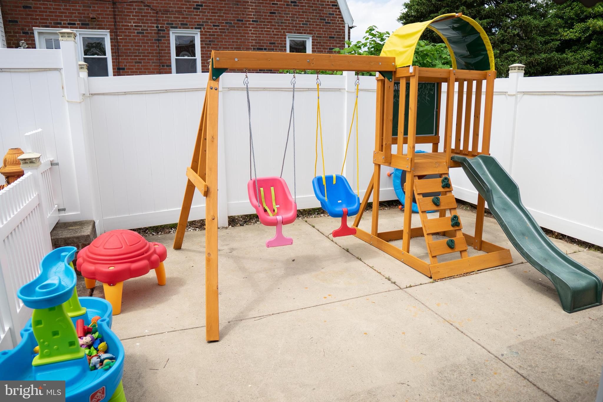802 Marchman Road Philadelphia, PA 19115 - Photo 2 of 34 Gallery Image 2