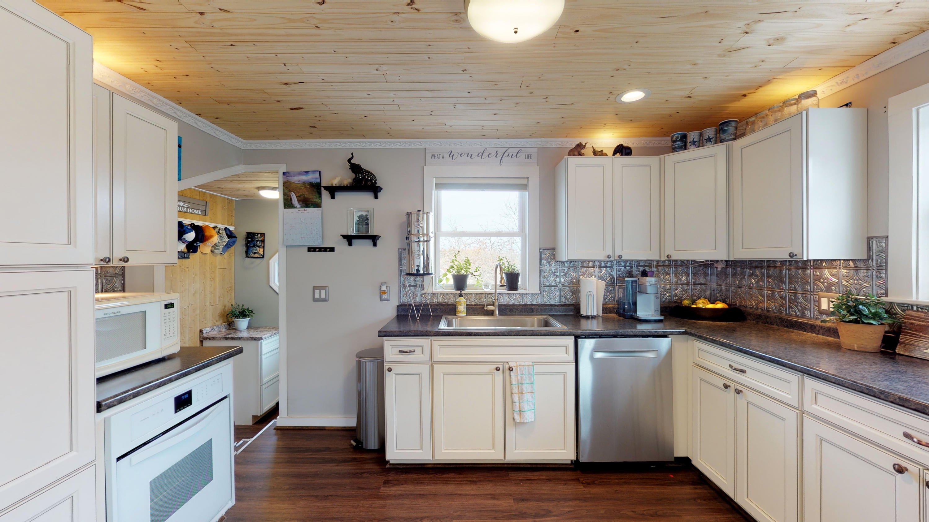 17 Weskeag Road Owls Head, ME 04854 - Photo 5 of 44 Kitchen & Mudroom