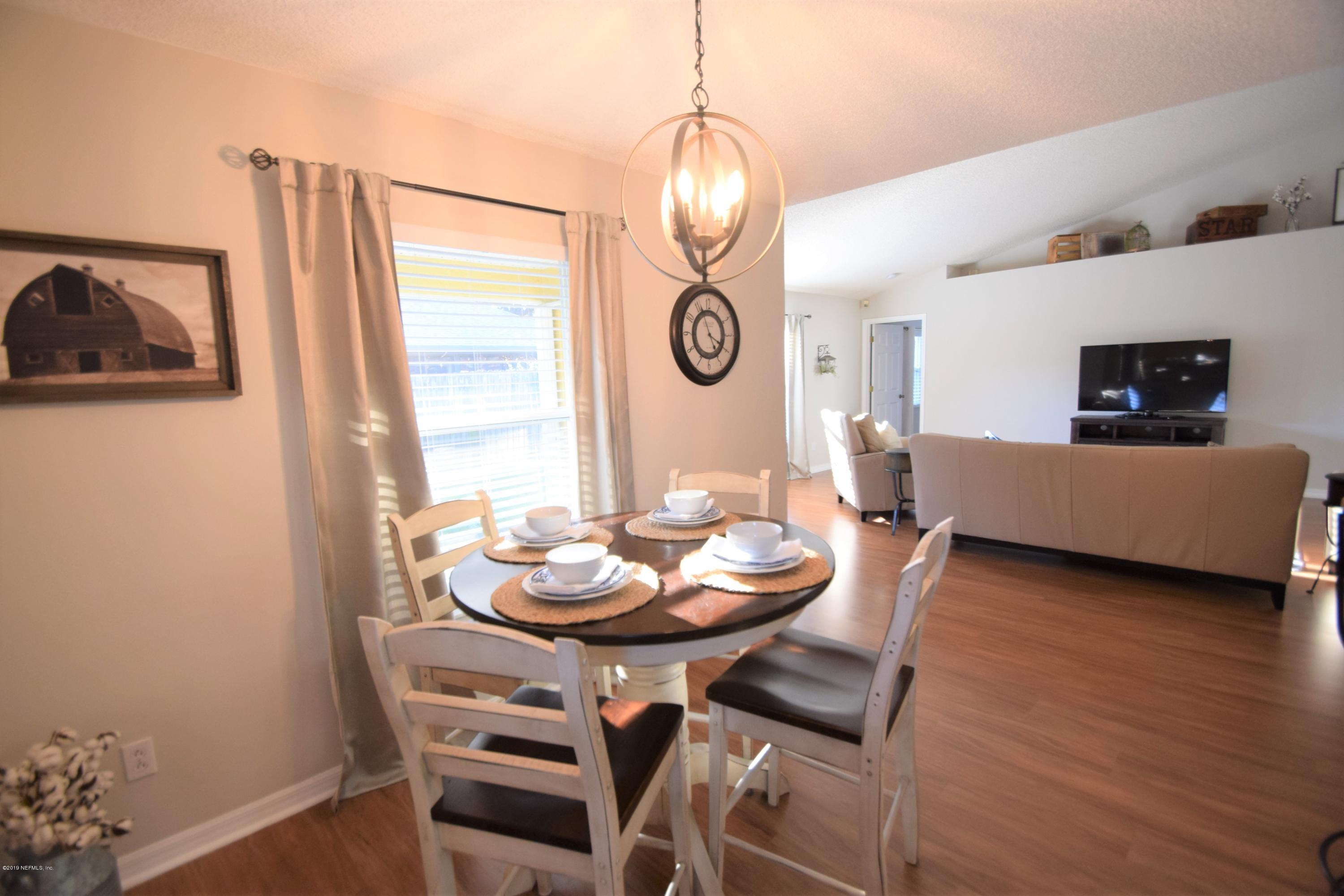 805 Sugarcane Avenue St. Augustine, FL 32095 - Photo 7 of 20 a view of a dining room with furniture and window