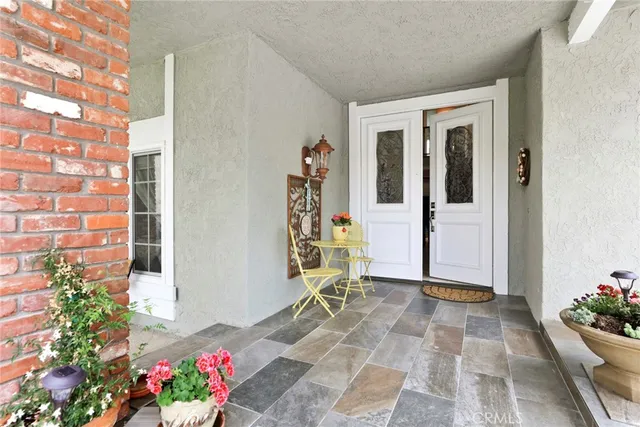 a view of entryway with a flower garden