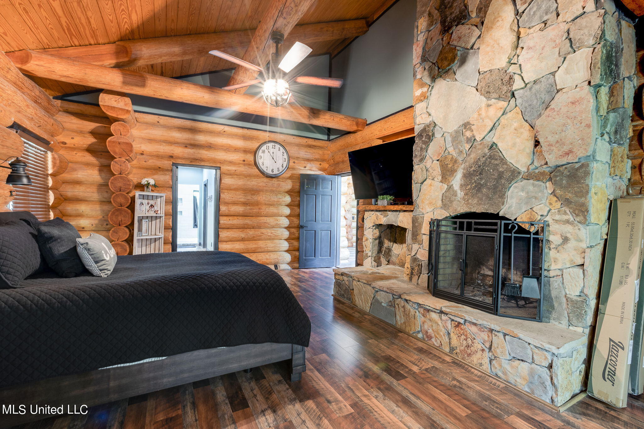 7190 Paradise Road Kiln, MS 39556 - Photo 20 of 52 2 (15 of 30) Master Bedroom