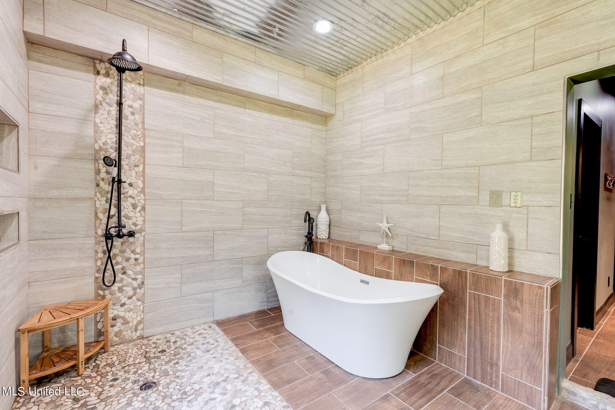 7190 Paradise Road Kiln, MS 39556 - Photo 23 of 52 2 (18 of 30) Master Bathroom