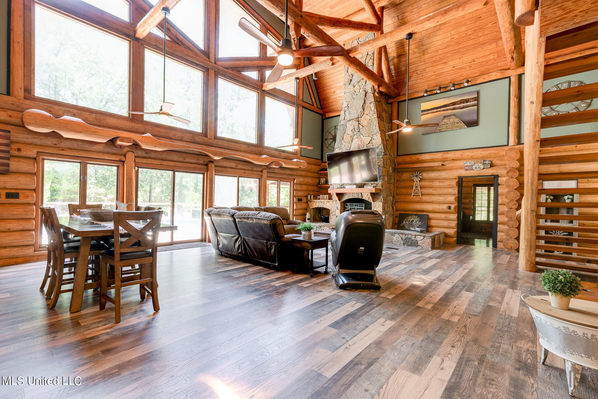 7190 Paradise Road Kiln, MS 39556 - Photo 9 of 52 2 (4 of 30) Great Room