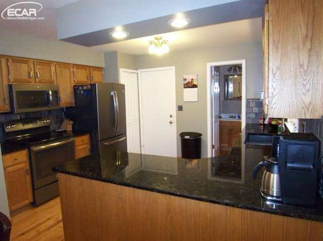 11222 Coldwater Road Flushing, MI 48433 - Photo 12 of 34 20459960-11.JPG