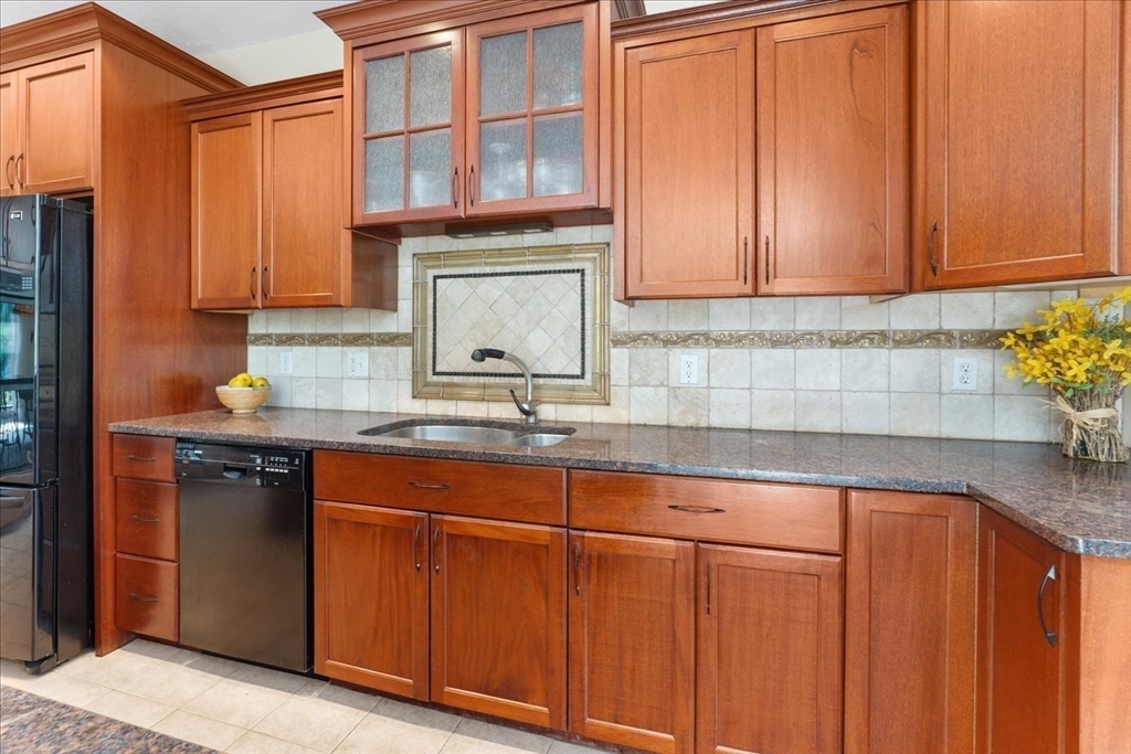 791 Locust Street Raynham, MA 02767 - Photo 11 of 38 Gallery Image 11