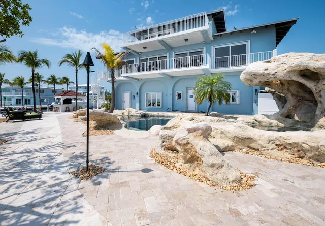 $3,995,000 | 802 Bonito Lane, Key Largo, FL 33037