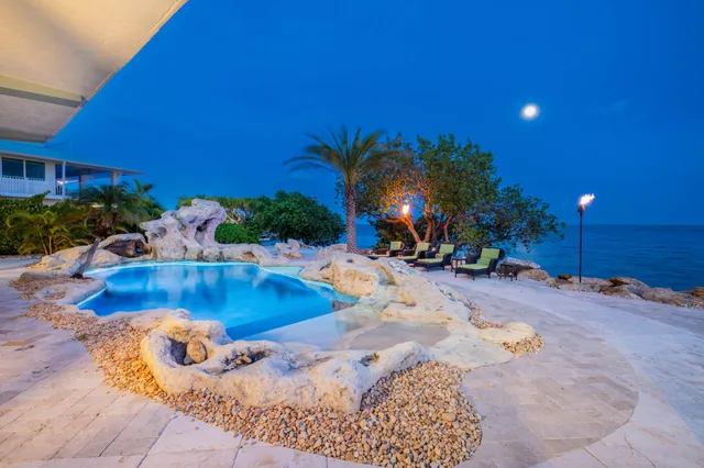 $3,995,000 | 802 Bonito Lane, Key Largo, FL 33037