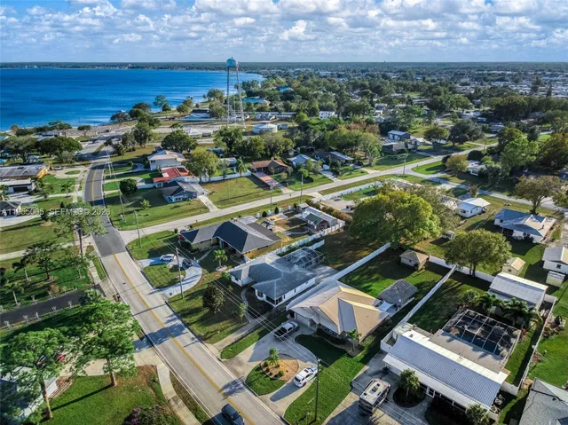 $299,000 | 4200 Lakeview Drive, Sebring, FL 33870