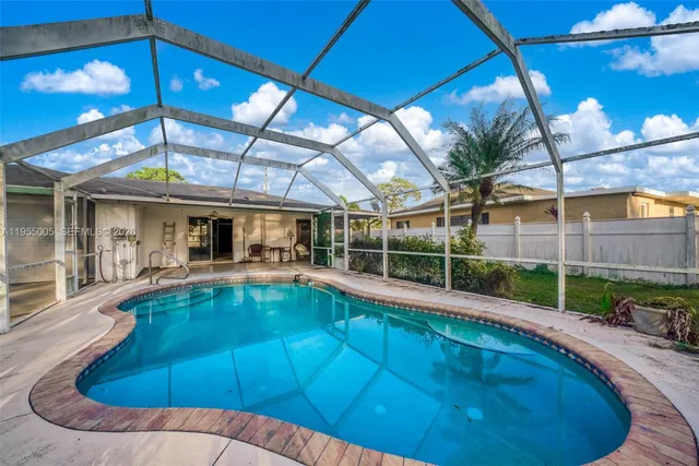 $299,000 | 4200 Lakeview Drive, Sebring, FL 33870