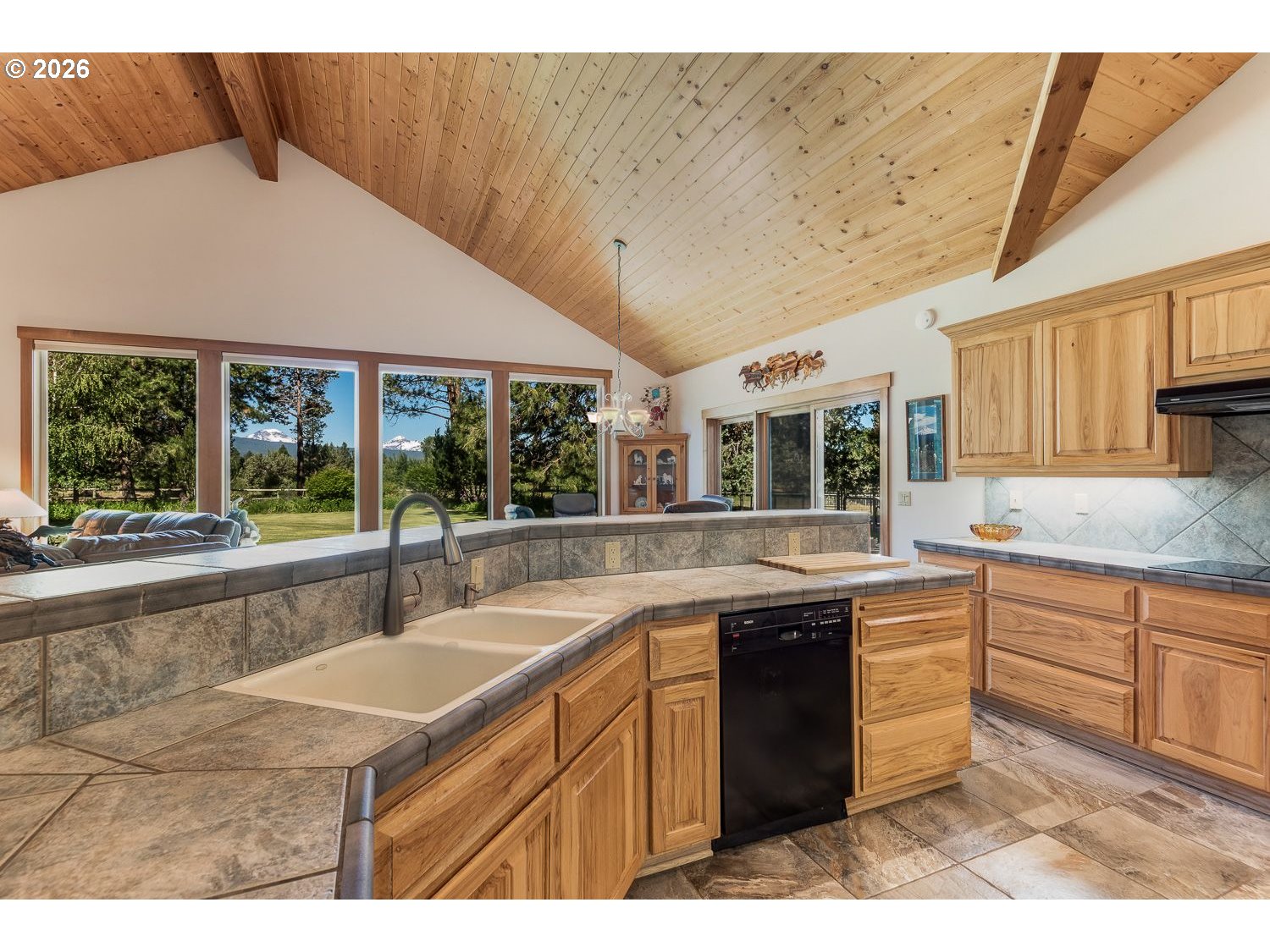 64464 Collins Road Bend, OR 97703 - Photo 15 of 48