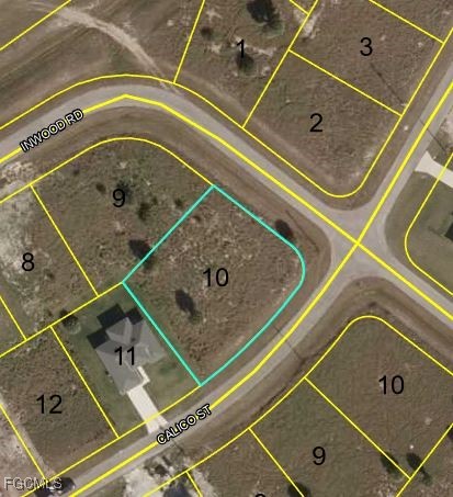 an aerial view of a tennis court