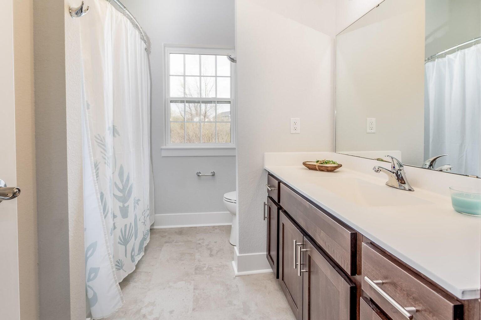 455 Hillary Circle, Unit B Johnson Creek, WI 53038 - Photo 16 of 21 Full bath