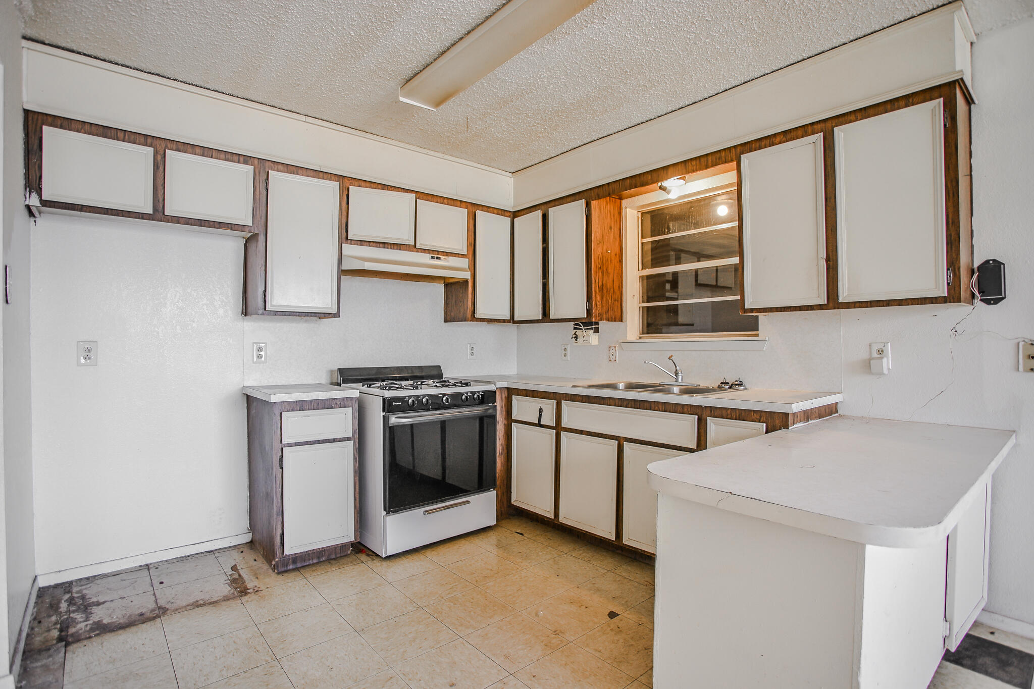 2620 Amherst Street Lubbock, TX 79415 - Photo 4 of 22 a kitchen with stainless steel appliances granite countertop a sink stove and refrigerator