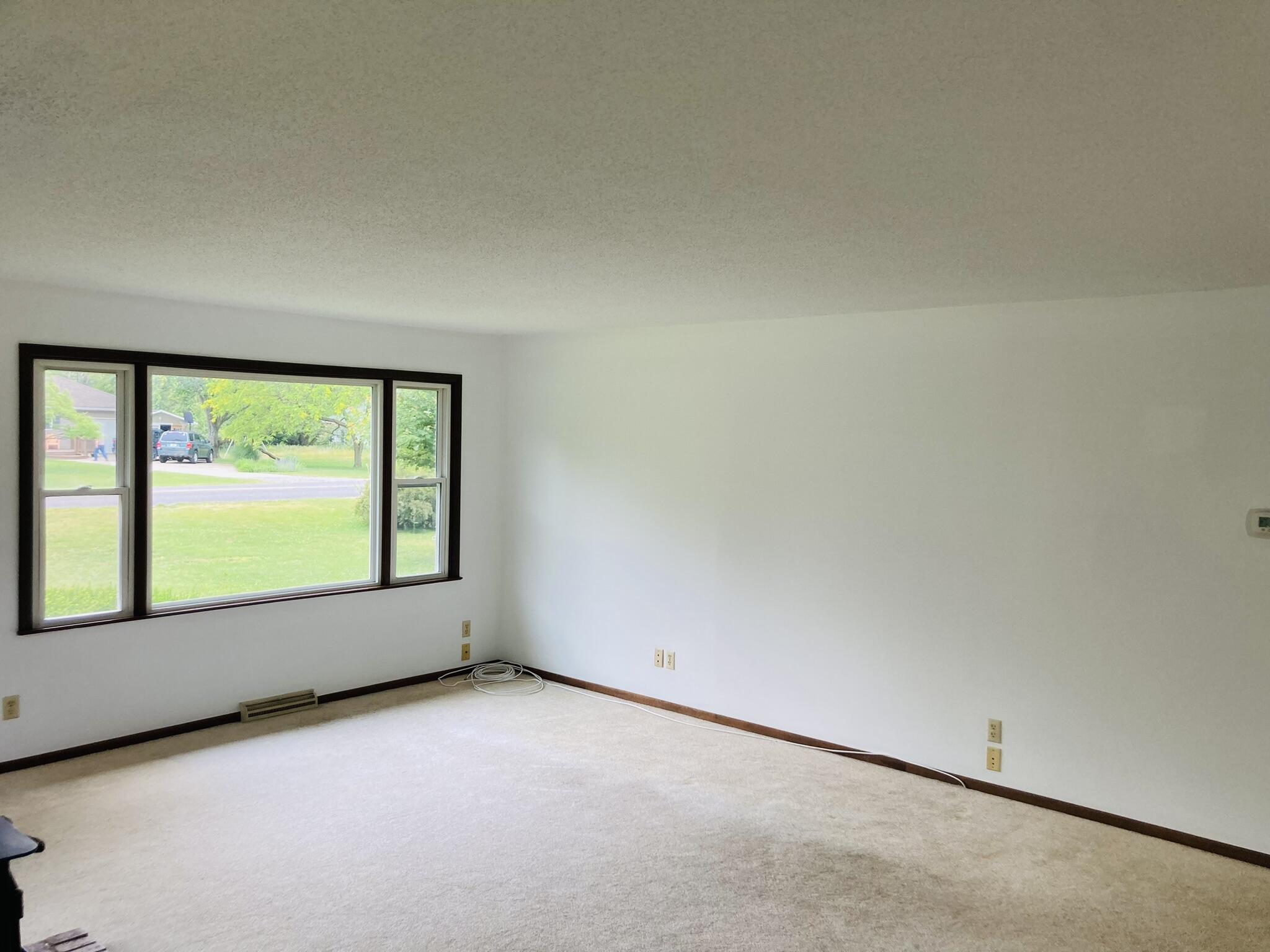 8301 West East Road Three Oaks, MI 49128 - Photo 11 of 33 Living Room