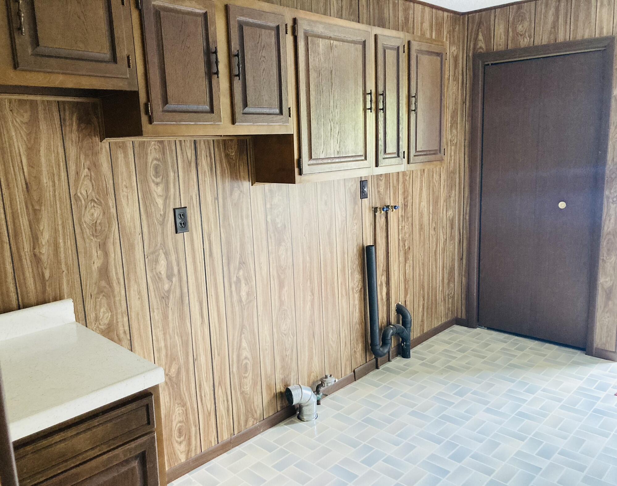 8301 West East Road Three Oaks, MI 49128 - Photo 15 of 33 Laundry Area