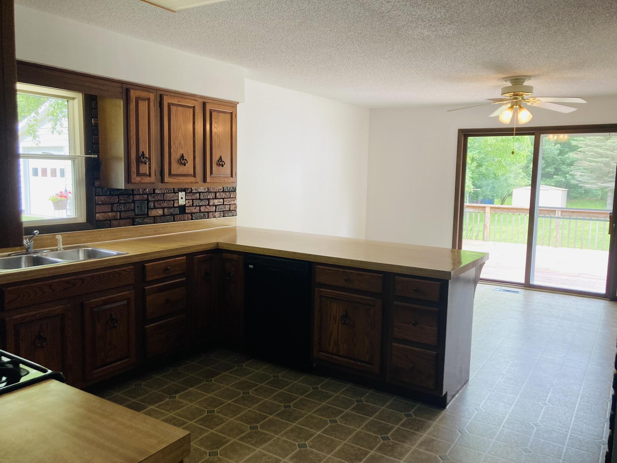8301 West East Road Three Oaks, MI 49128 - Photo 5 of 33 Kitchen