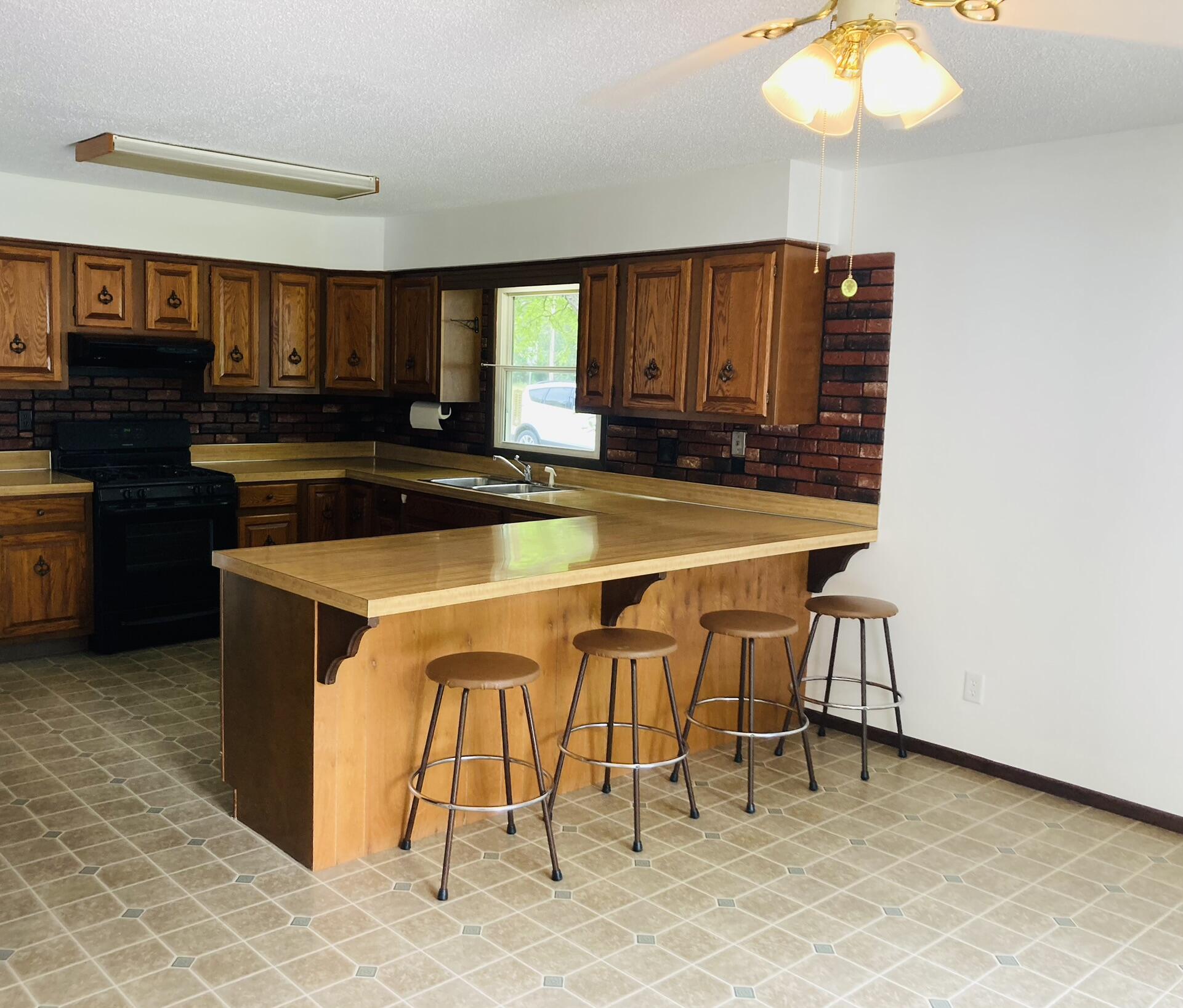 8301 West East Road Three Oaks, MI 49128 - Photo 6 of 33 Kitchen