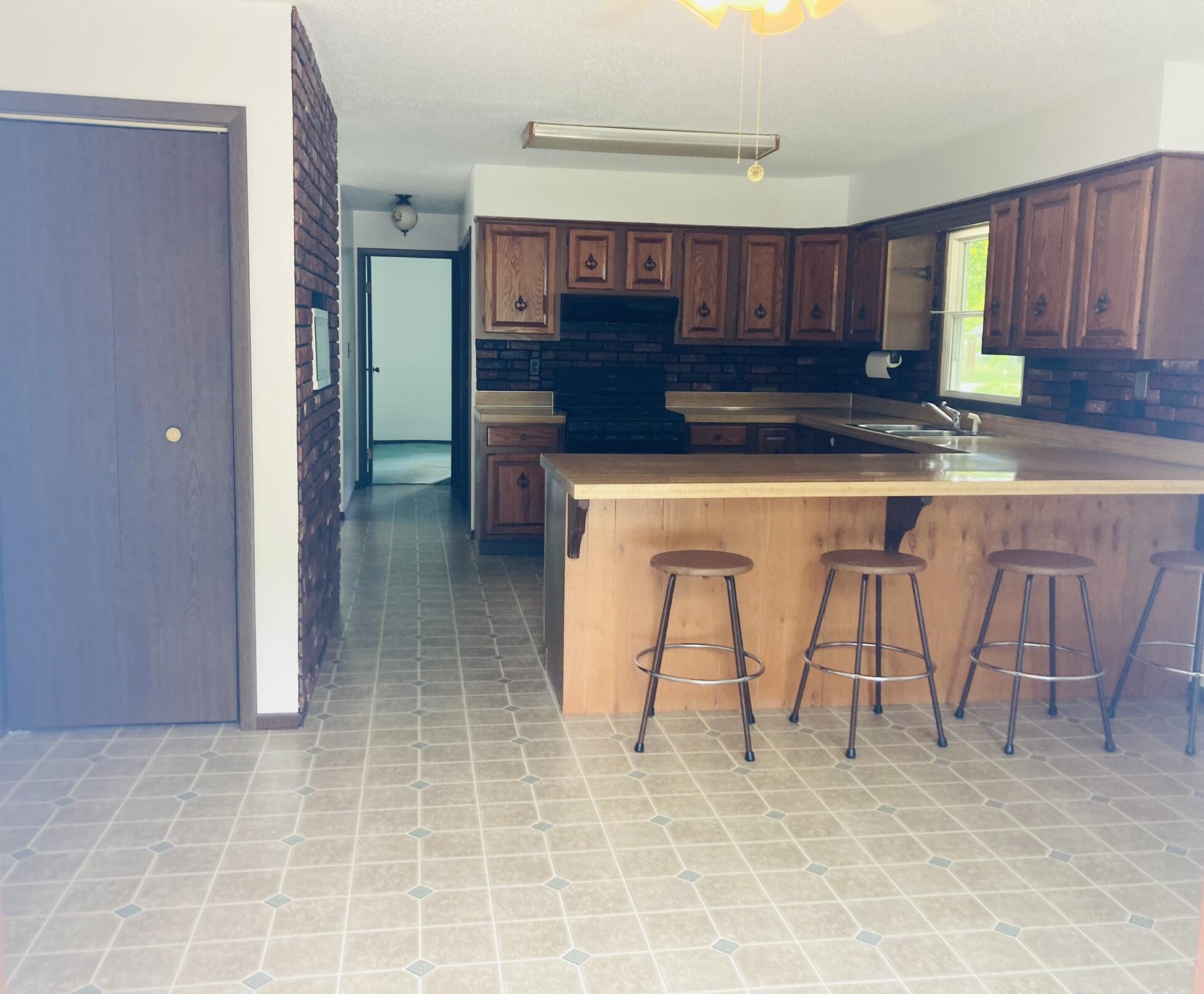 8301 West East Road Three Oaks, MI 49128 - Photo 7 of 33 Kitchen