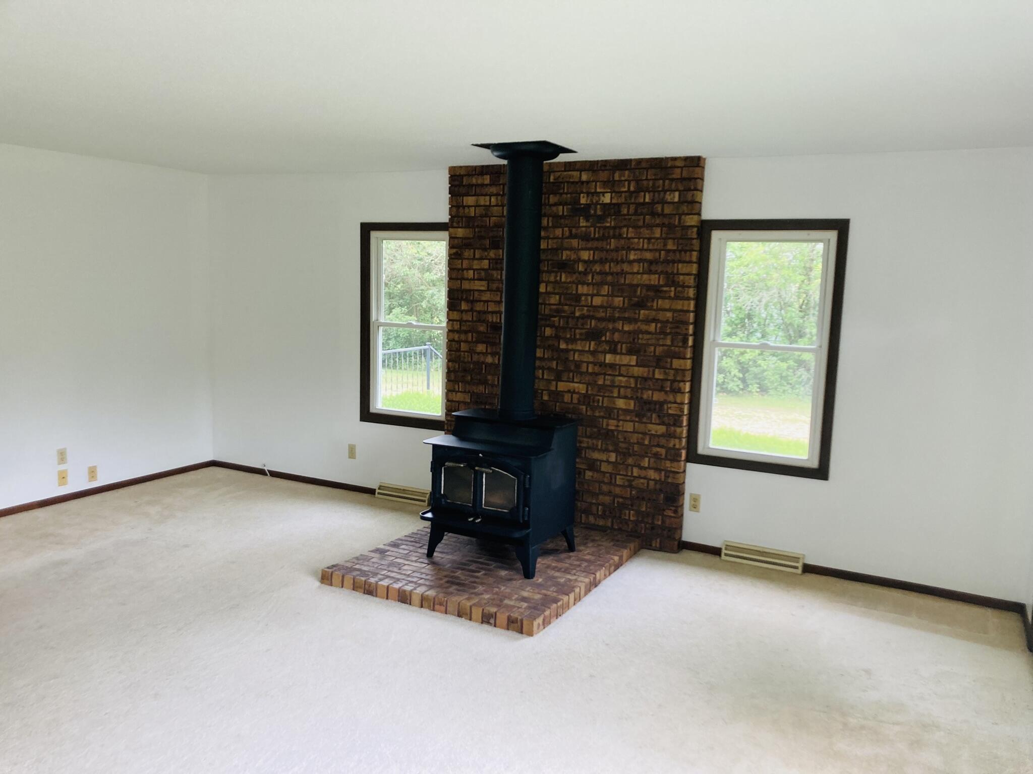 8301 West East Road Three Oaks, MI 49128 - Photo 8 of 33 Living Room