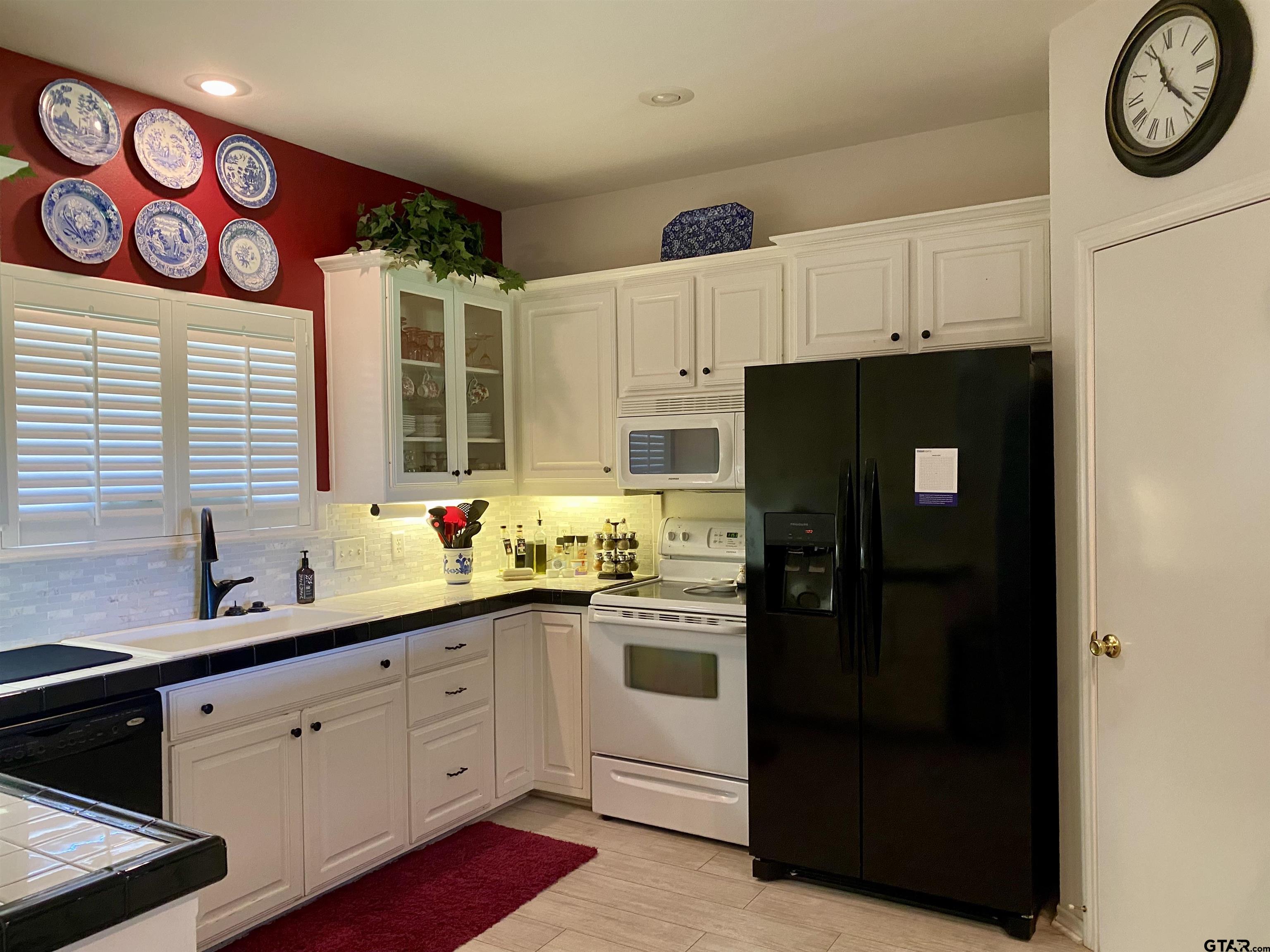 178 Pine Tree, Unit B Holly Lake Ranch, TX 75765 - Photo 3 of 41 Gallery Image 3
