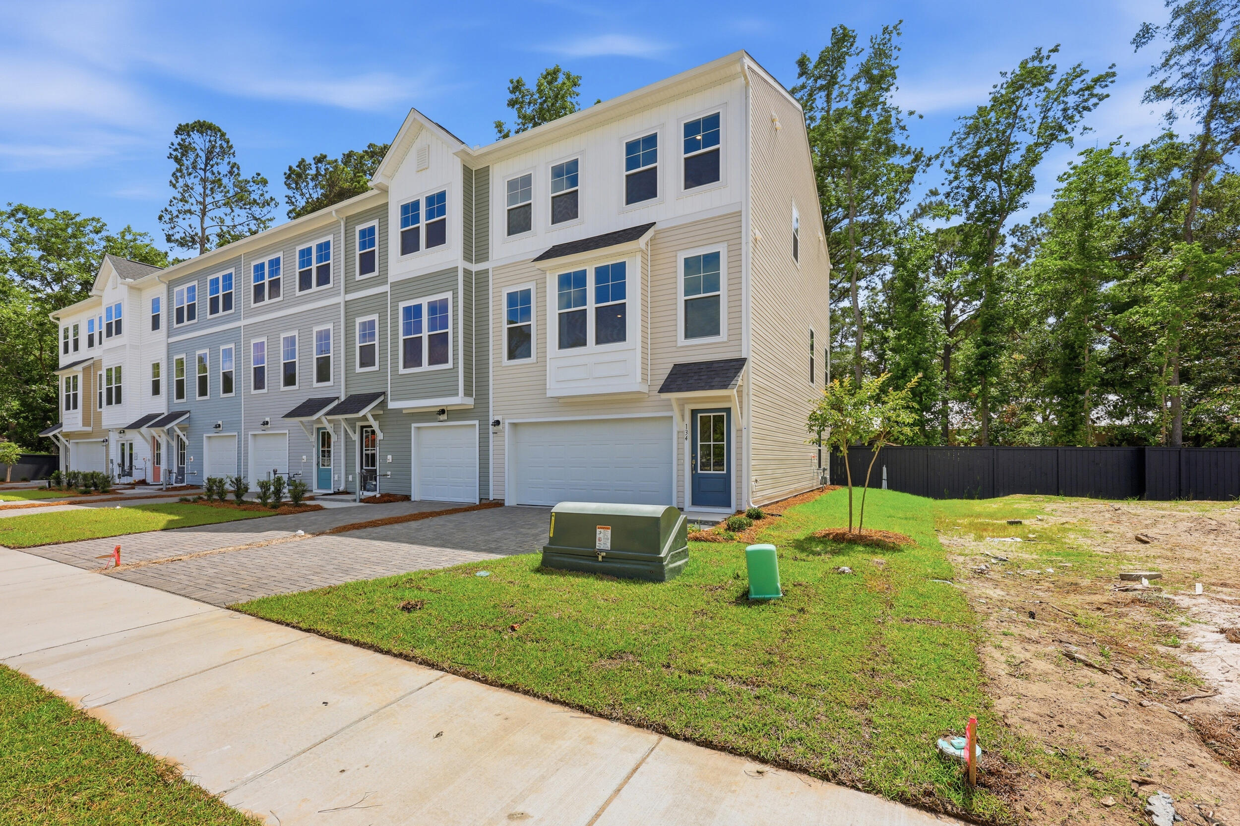134 Fernbank Road Johns Island, SC 29455 - Photo 3 of 37 Right End Unit Exterior