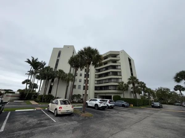 $2,650 | 6463 La Costa Drive, Unit 203, Boca Raton, FL 33433