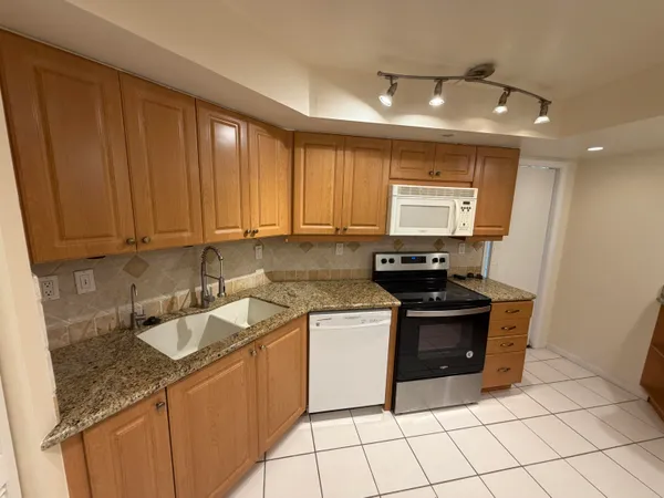 $2,650 | 6463 La Costa Drive, Unit 203, Boca Raton, FL 33433