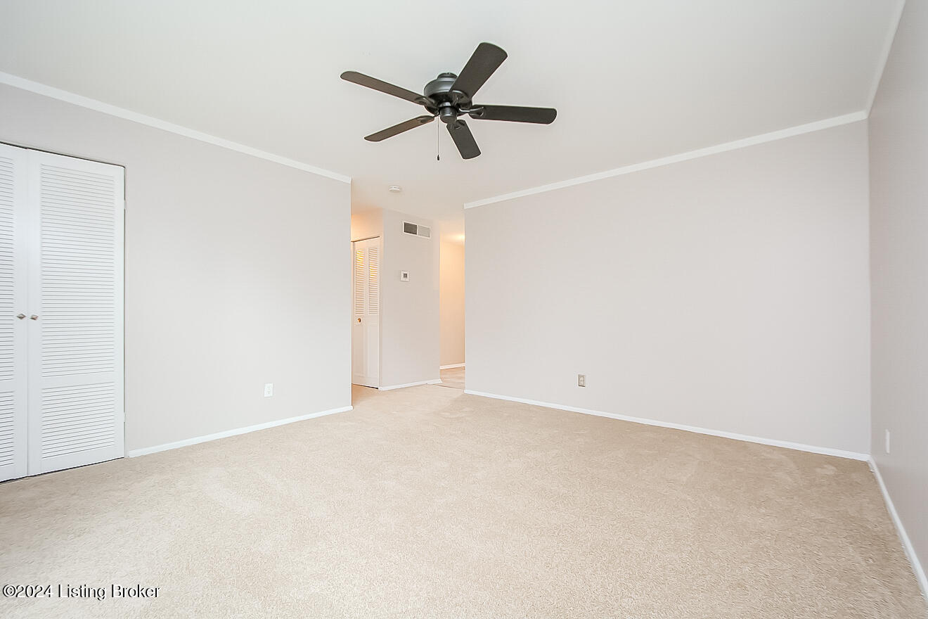 6813 Barbrook Road Louisville, KY 40258 - Photo 5 of 30 Living Room