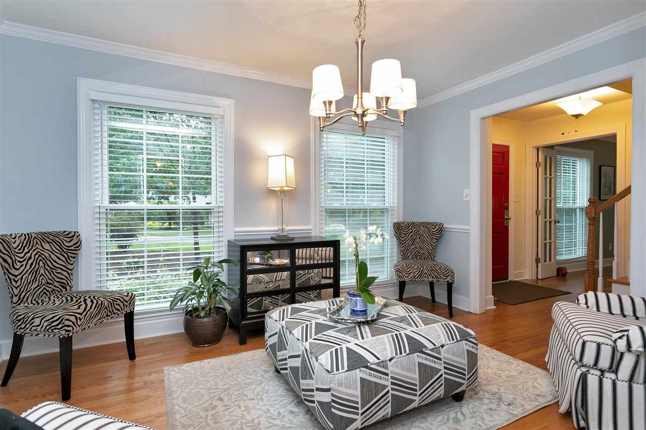 2201 West Charlotte Court Raleigh, NC 27607 - Photo 4 of 24 Photo 4