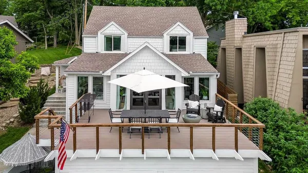 $985,000 | 252 Apache Trail West, Lake Quivira, KS 66217
