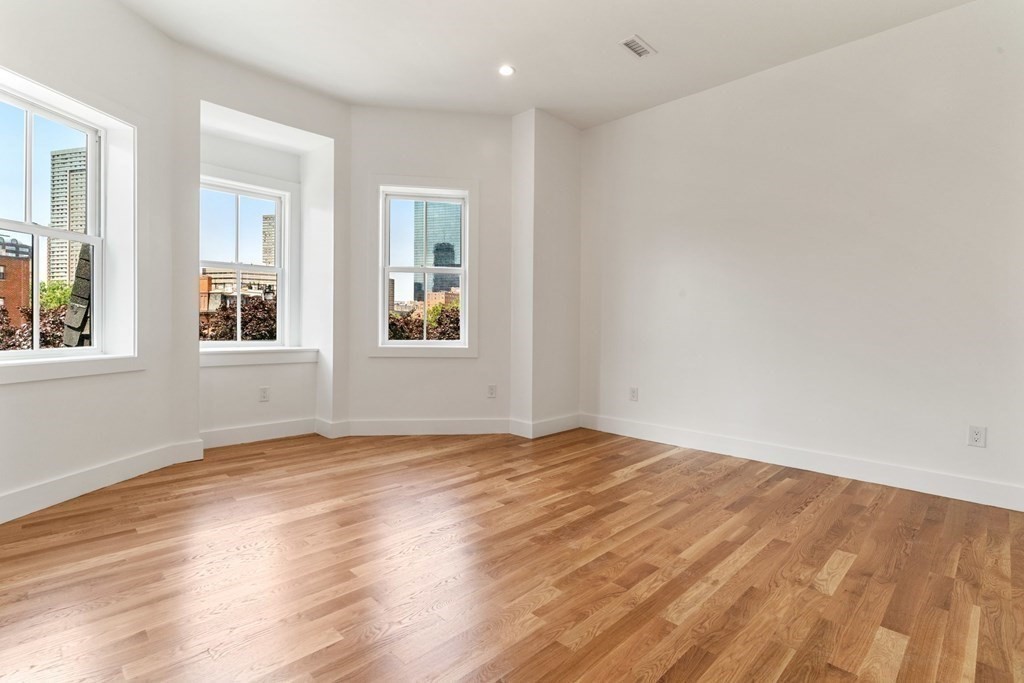 7 Columbus Square, Unit PH Boston, MA 02116 - Photo 6 of 28 a view of an empty room with wooden floor and a window