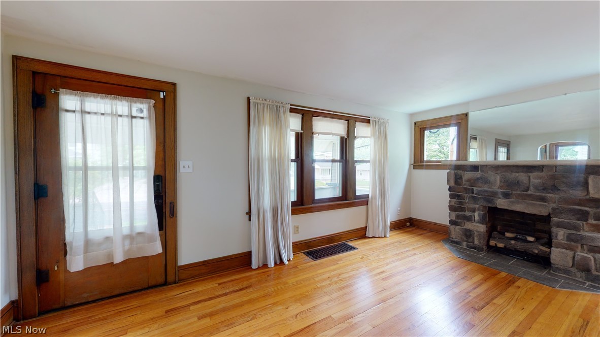 645 Brittain Road Akron, OH 44305 - Photo 6 of 25 Gallery Image 6