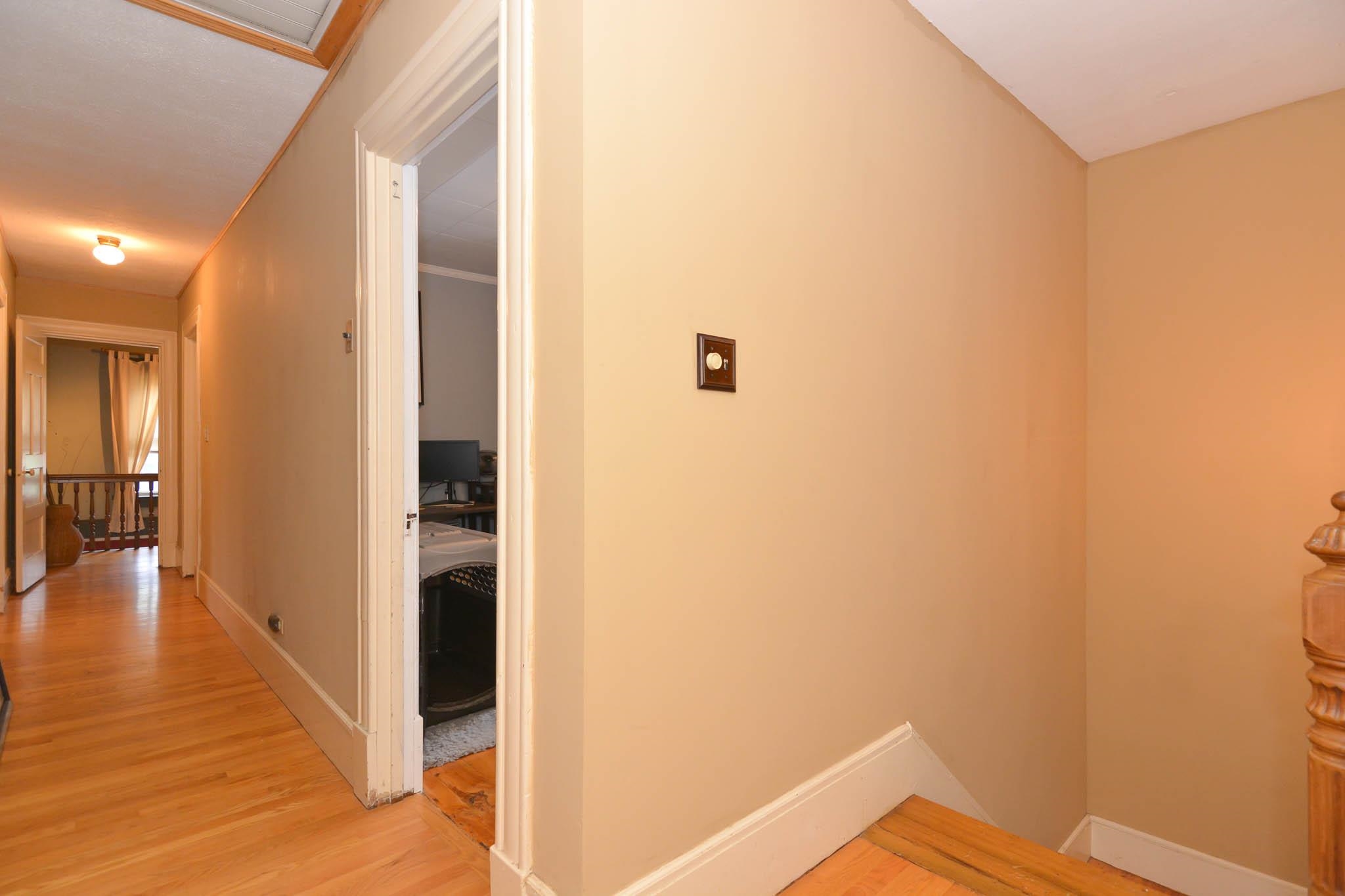 304 Mammoth Road Manchester, NH 03109 - Photo 20 of 47